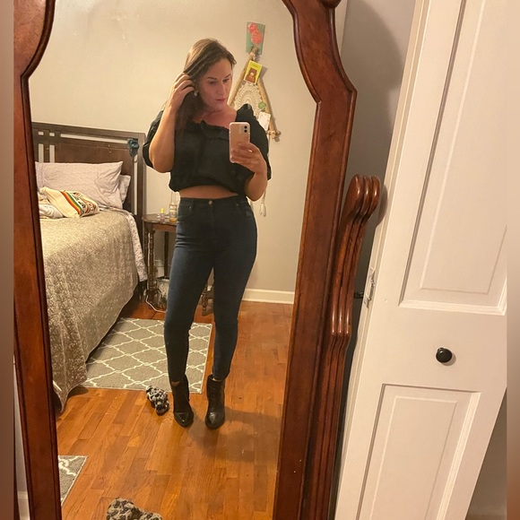 Meet your Posher, Jessica - Picture 2 of 3